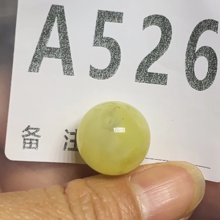 琥珀未镶嵌裸石微瑕15.7划痕