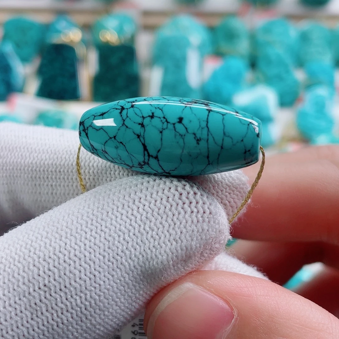 绿松石未镶嵌颈饰