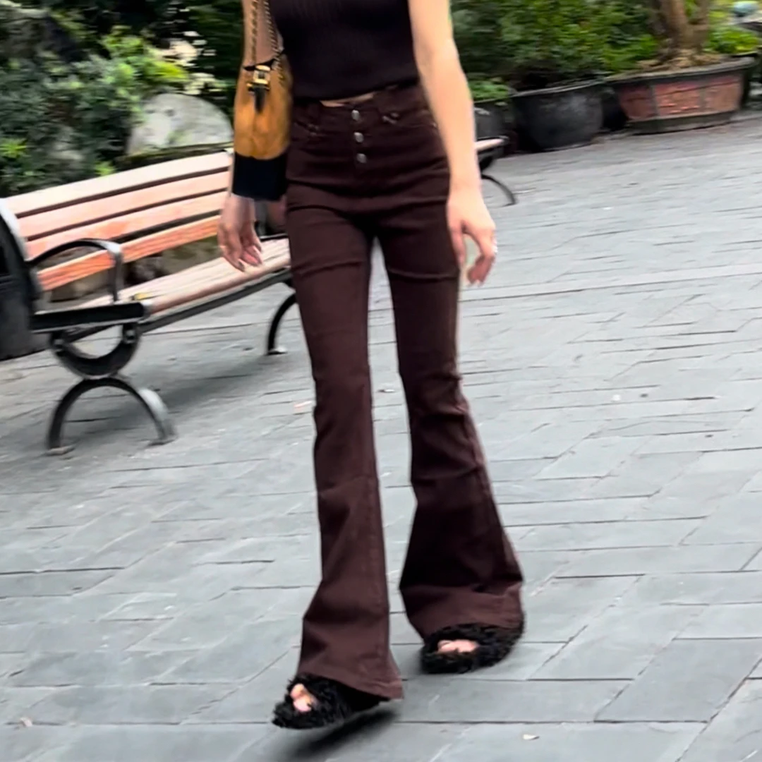 高腰显瘦棕色微喇牛仔裤女时尚百搭适合多季节穿着