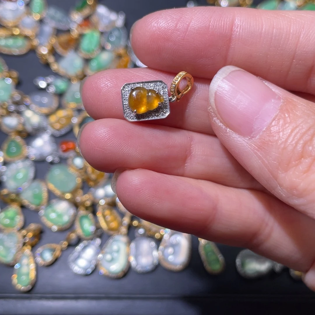 翡翠颈饰18K金镶嵌天然