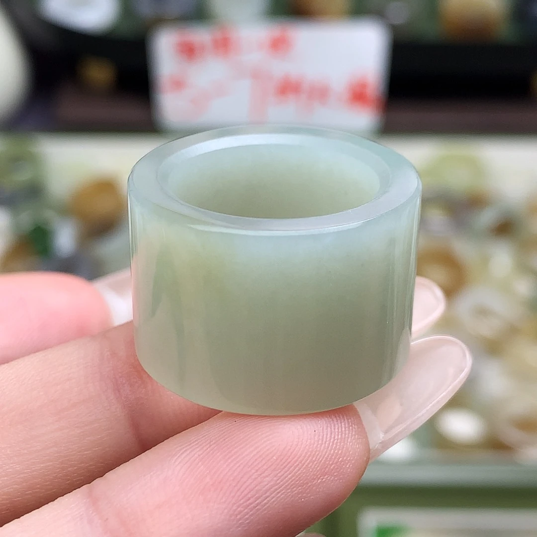 未镶嵌戒指和田玉