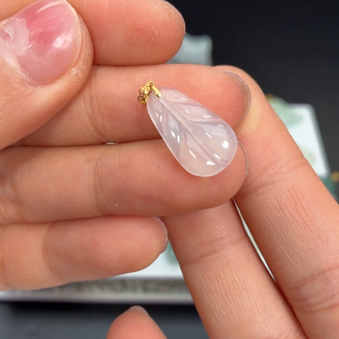 翡翠18K金镶嵌颈饰叶子