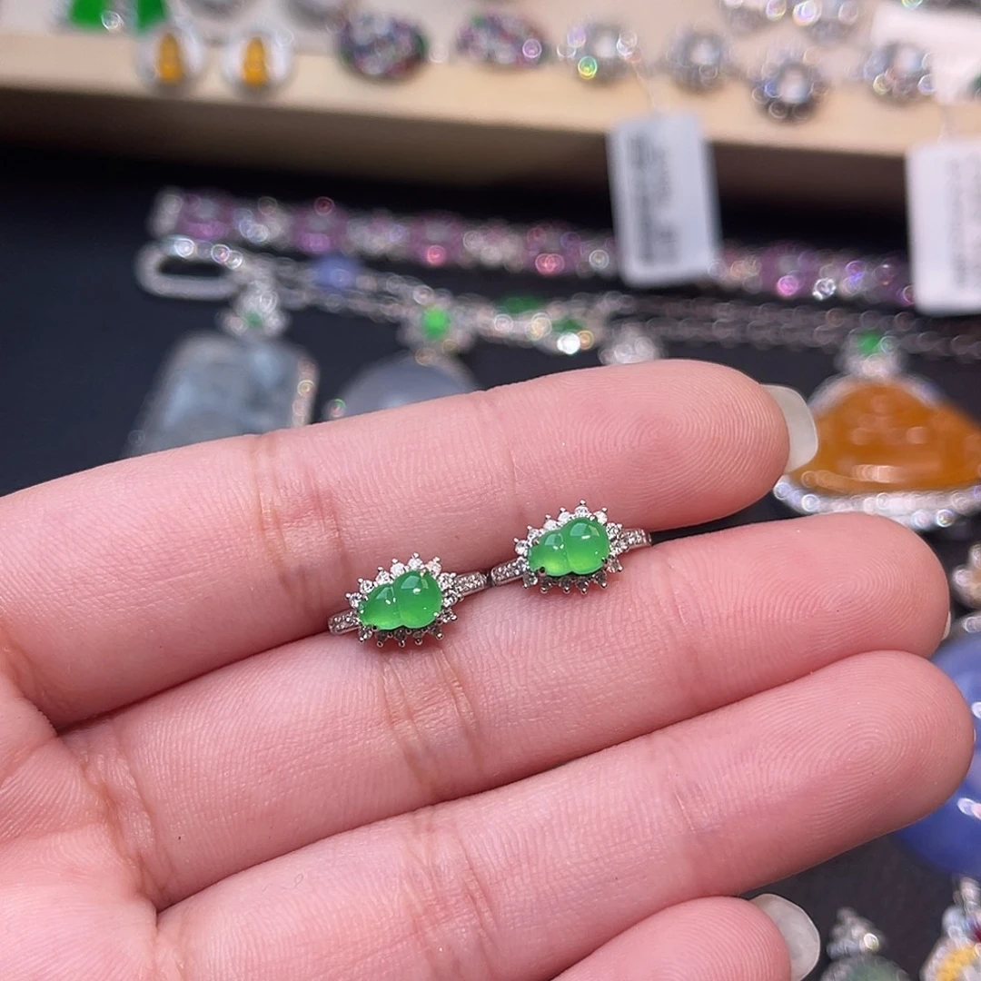 翡翠18K金镶嵌耳饰葫芦