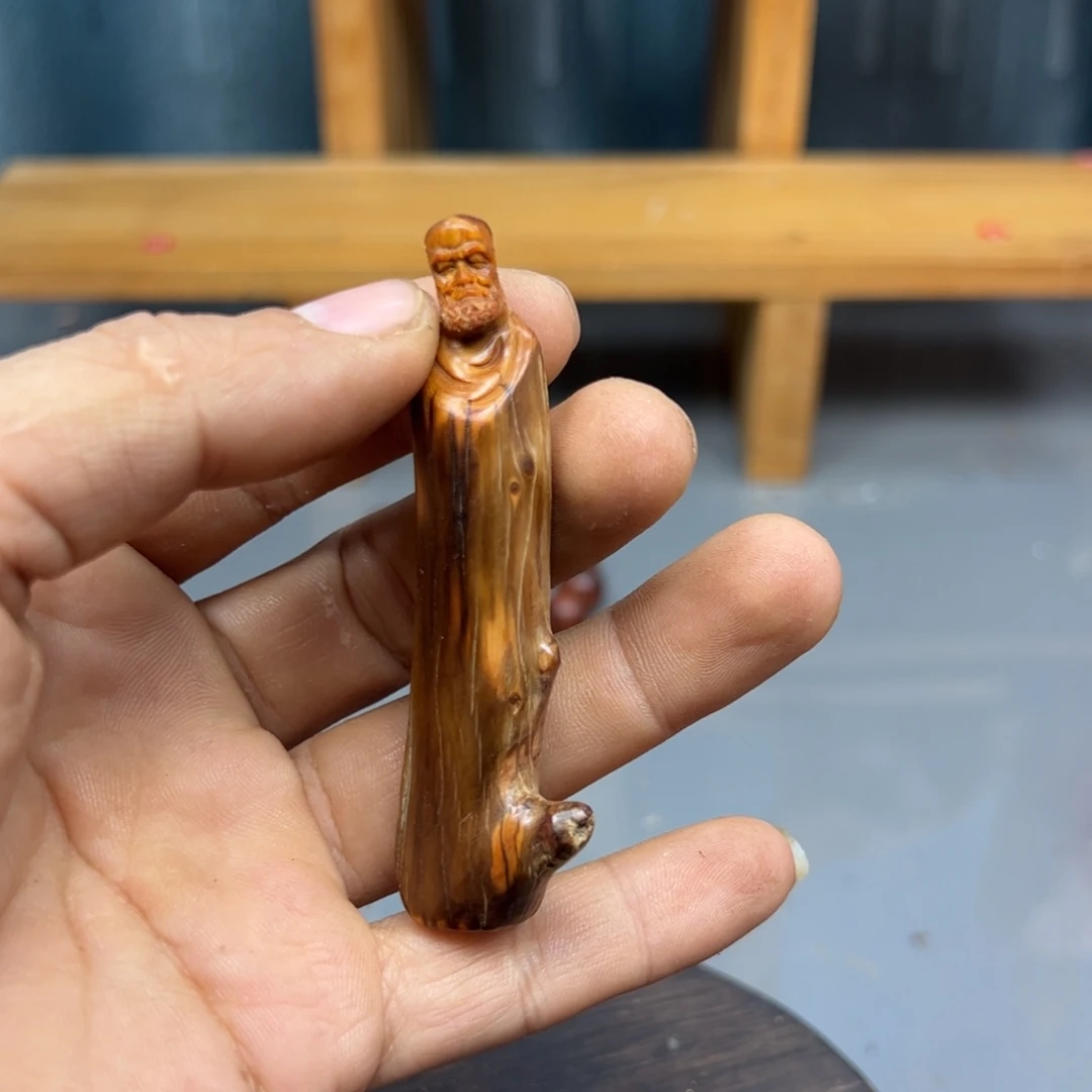 食***人木崖柏木摆件手把件