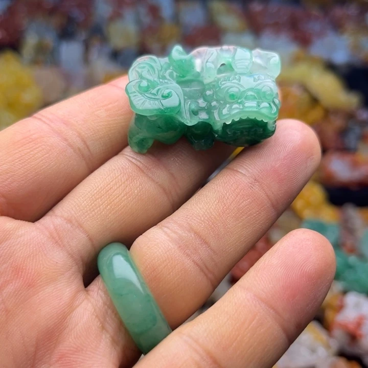 石英质玉（黄龙玉）未镶嵌颈饰