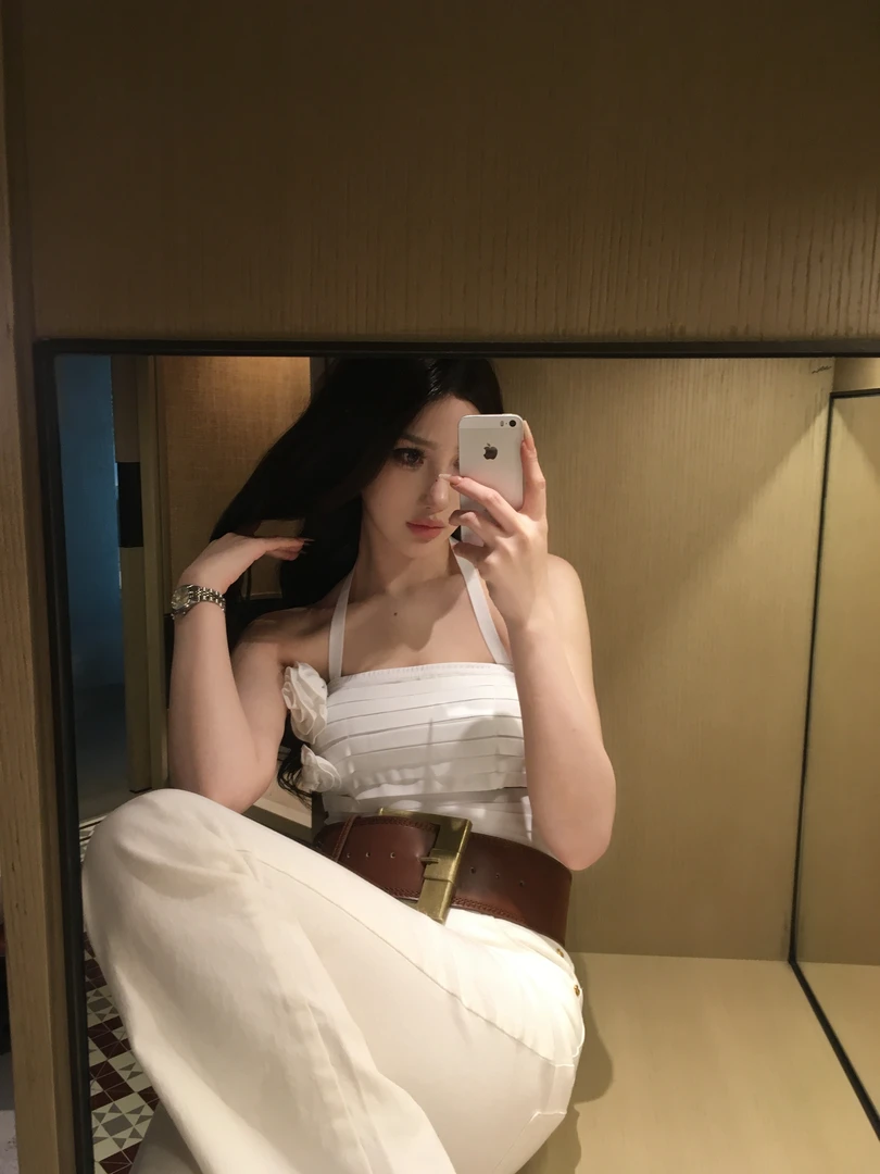 ChiclyNana  欧美风性感辣妹挂脖吊带立体花朵镂空露背显瘦背心女