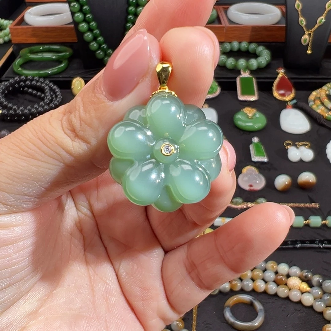 和田玉（碧玉）18K金镶嵌颈饰粉青无结构荧光猫眼花花吊坠