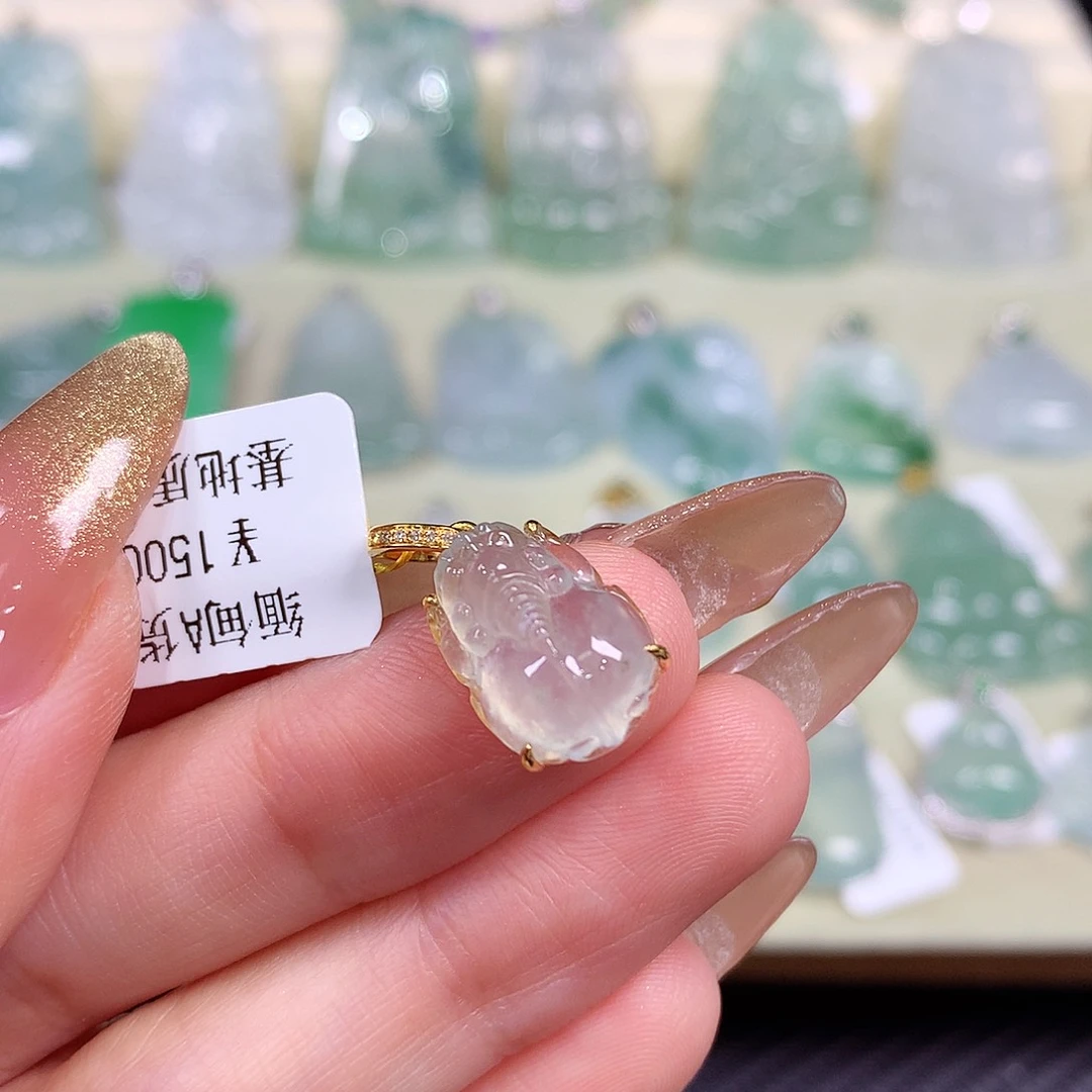 翡翠18K金镶嵌颈饰