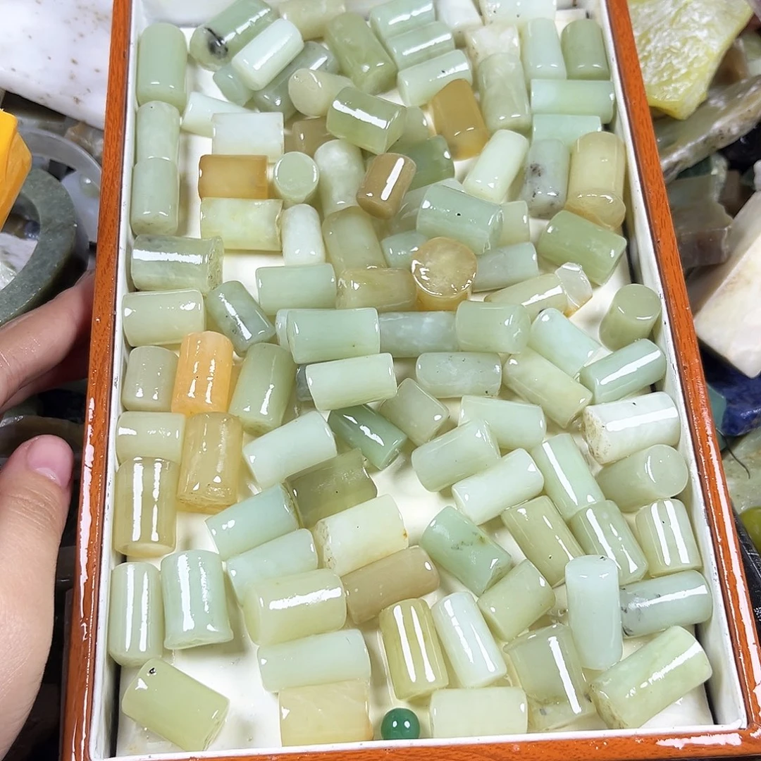 颈饰未镶嵌和田玉（糖玉）