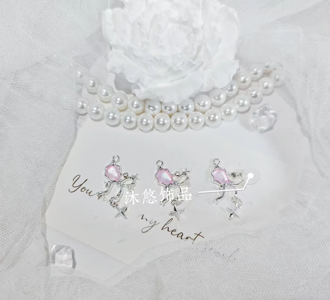 <  沐悠饰品.diy >  P457 银粉色蝴蝶结提溜挂坠diy