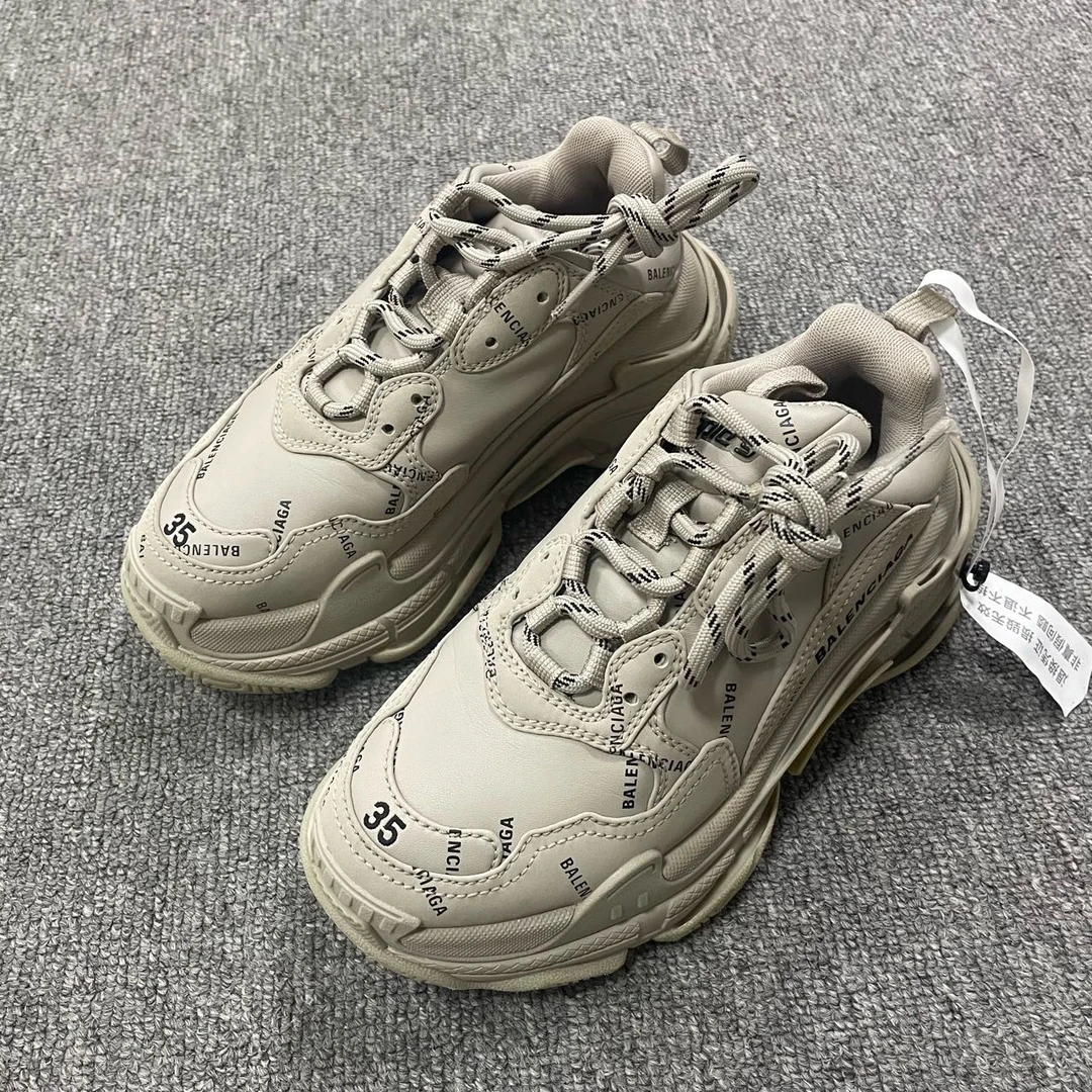 Balenciaga/巴黎世家 Triple S 厚底耐磨透气低帮老爹鞋35码/3200