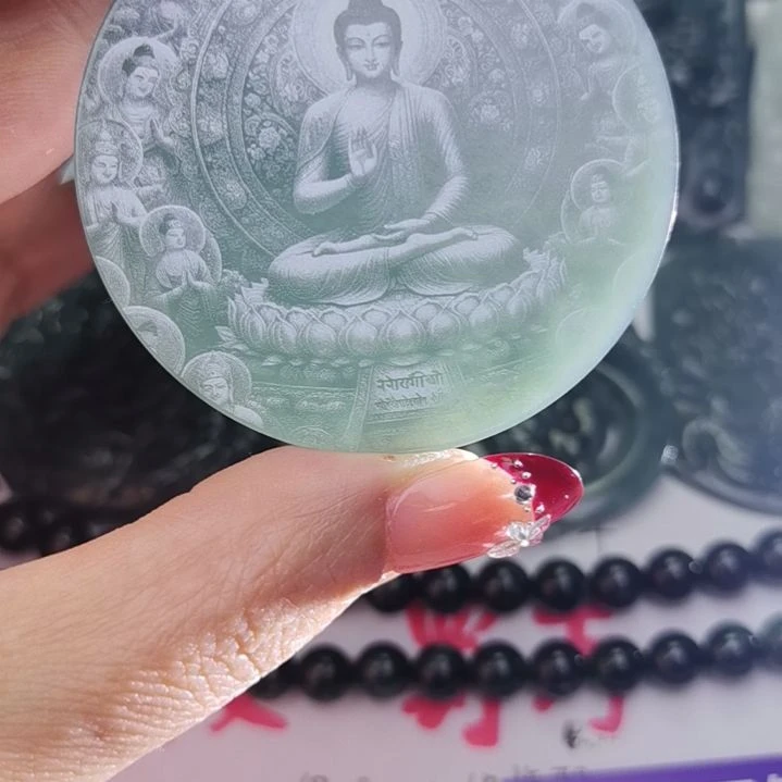 翡翠颈饰未镶嵌天然的A货翡翠