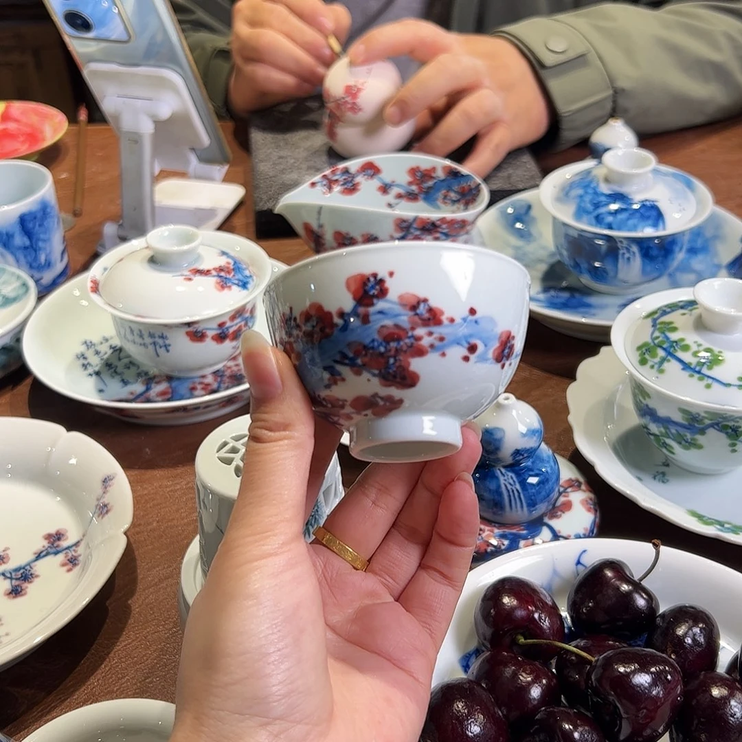 谢***强青花手绘红梅主人杯