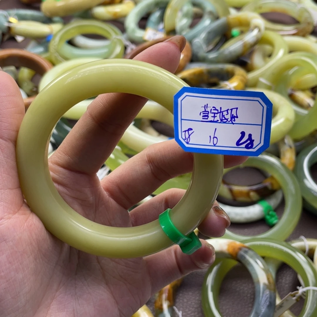 萱***妈蛇纹石玉未镶嵌手镯