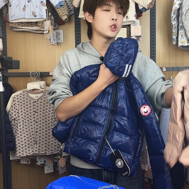 轻羽绒童装蓝色衣服130