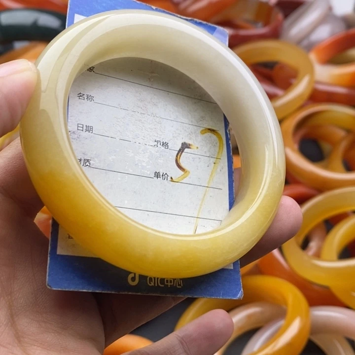 未镶嵌手镯石英质玉