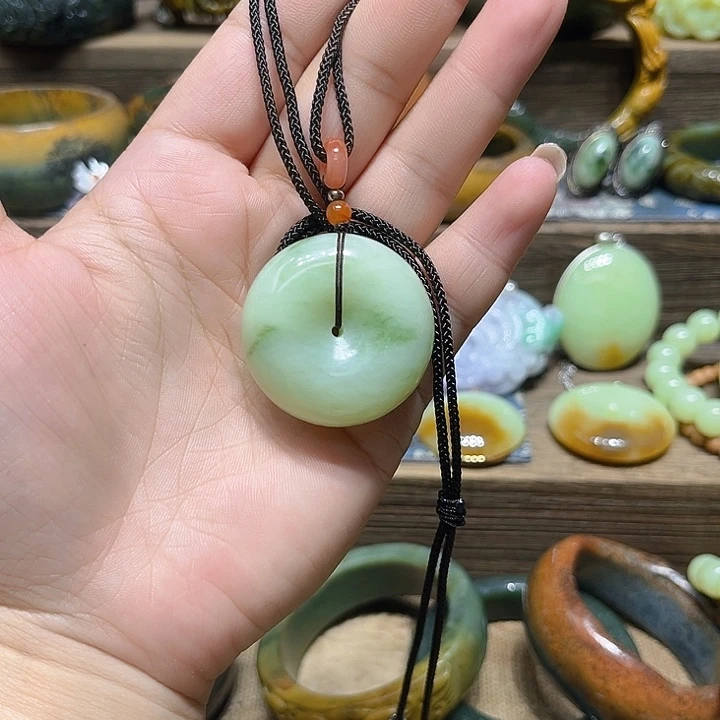 仁***義岫岩河磨玉（透闪石质玉）手镯未镶嵌