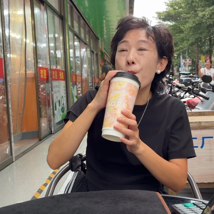 俊***俊未镶嵌手镯翡翠意向金