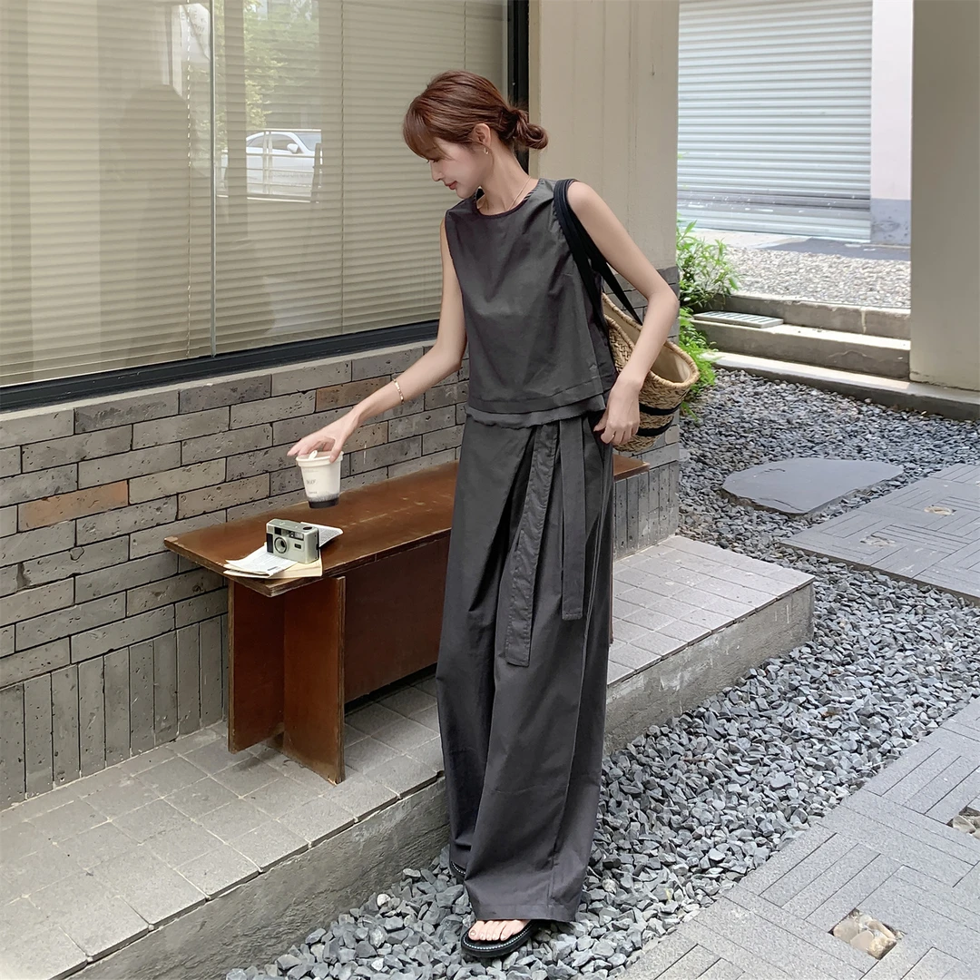 复古深灰马甲套装女夏款松弛感休闲时尚短款无袖上衣休闲裤一整套