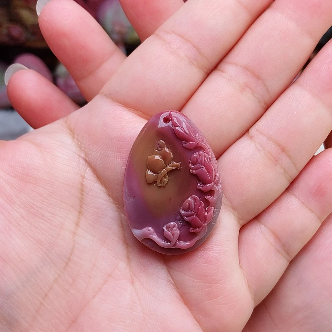 颈饰未镶嵌石英质玉（盐源）