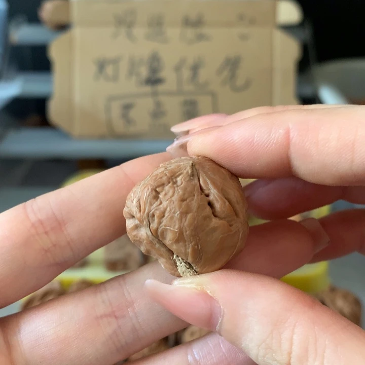 蓝***际吊坠文玩核桃异形单只，有瑕疵