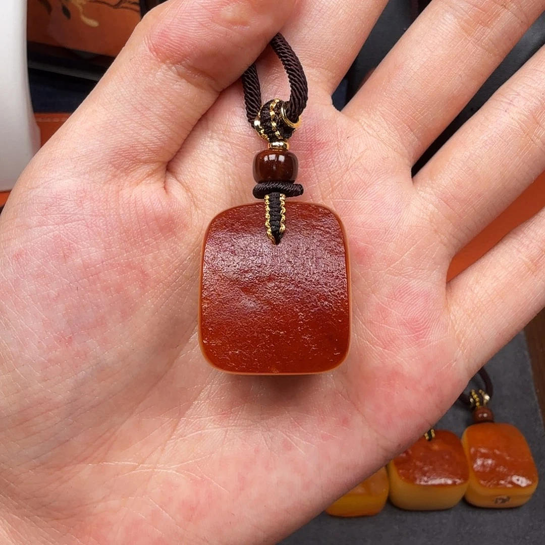 蜜蜡未镶嵌吊坠(赠链)