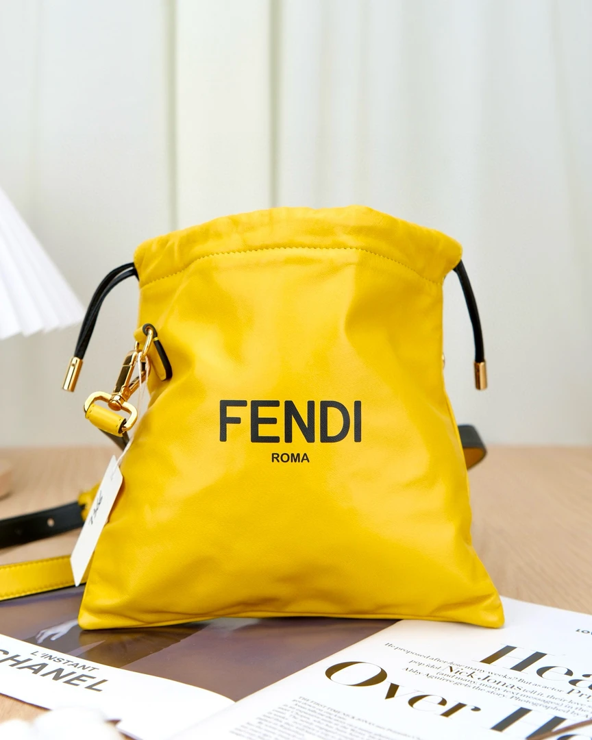 99新 FENDI/芬迪 7366 Fendi黄色小口袋包