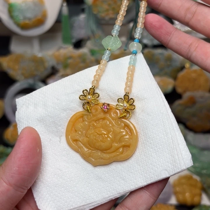 翡翠未镶嵌颈饰吊坠