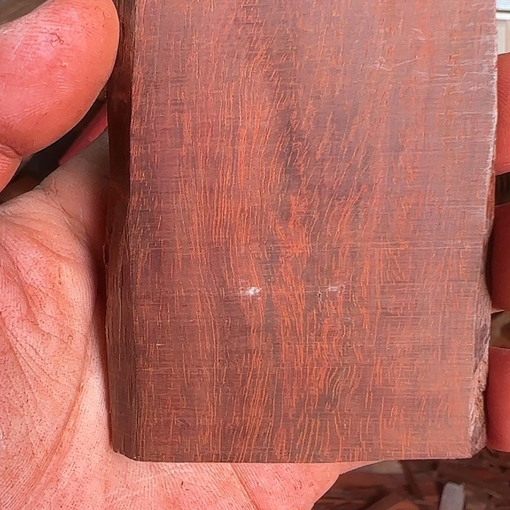 曾***上檀香紫檀（小叶紫檀）