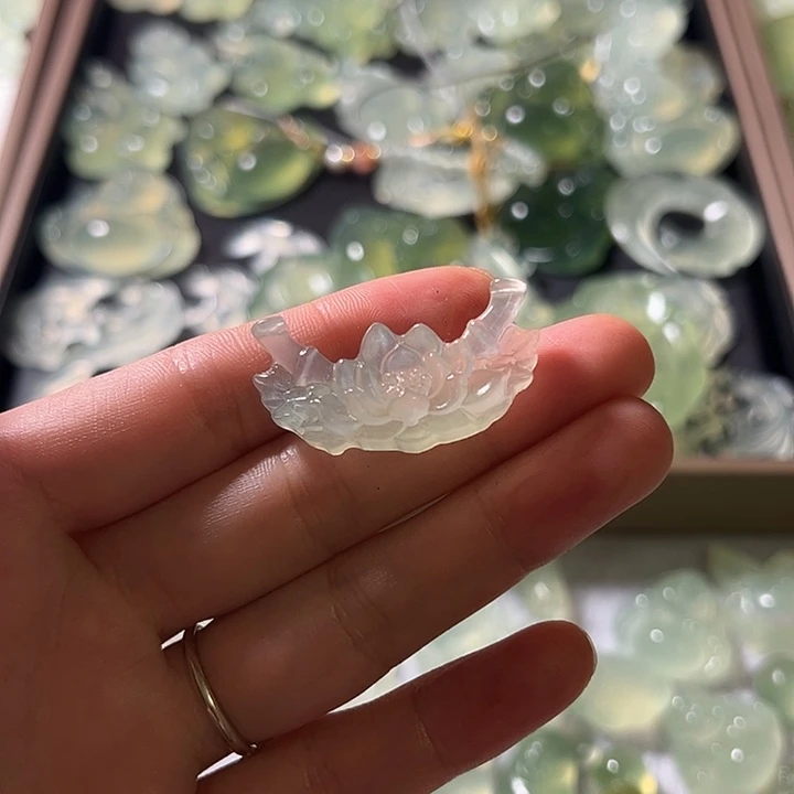 歇***哈蛇纹石玉合金珠宝奇石