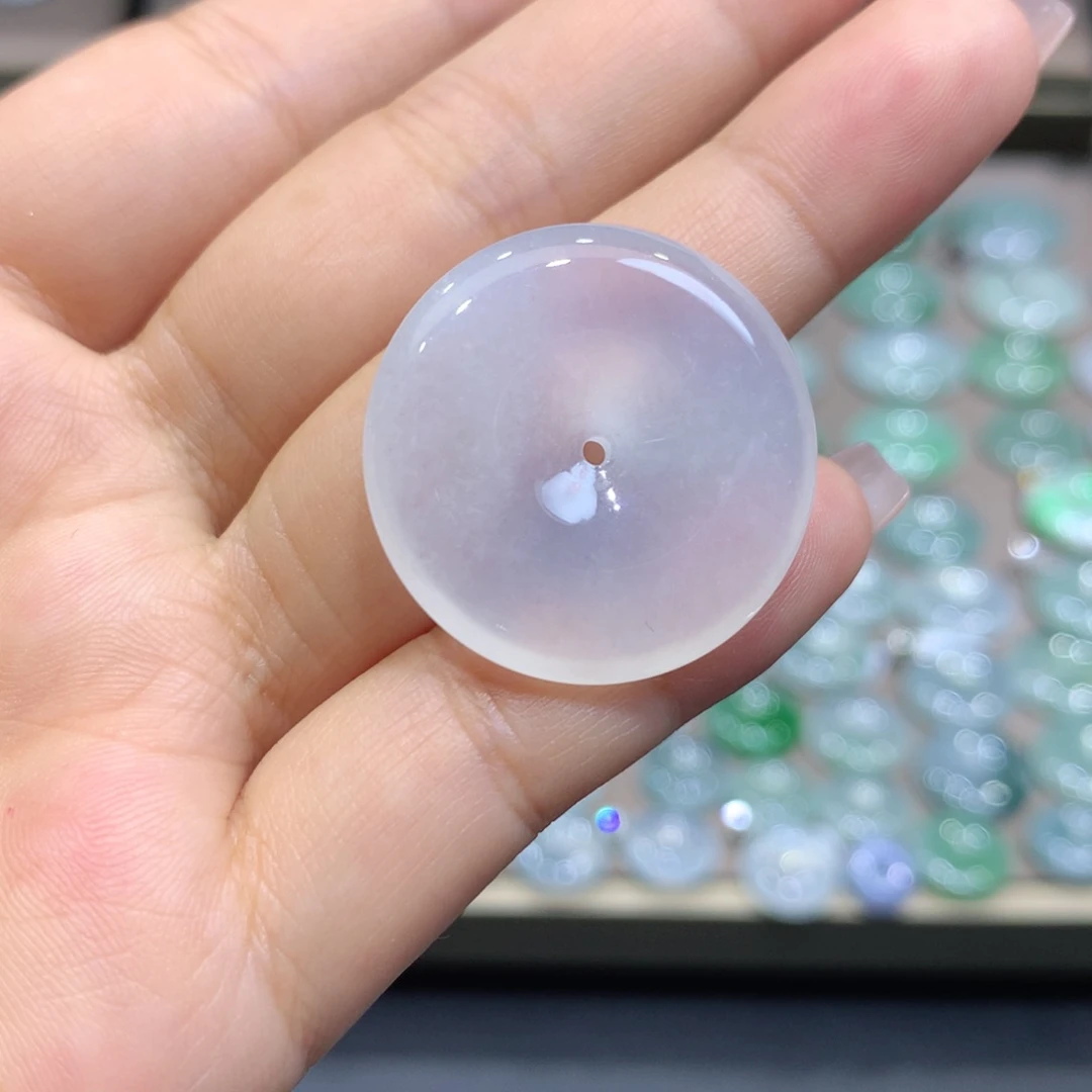 翡翠未镶嵌颈饰平安扣