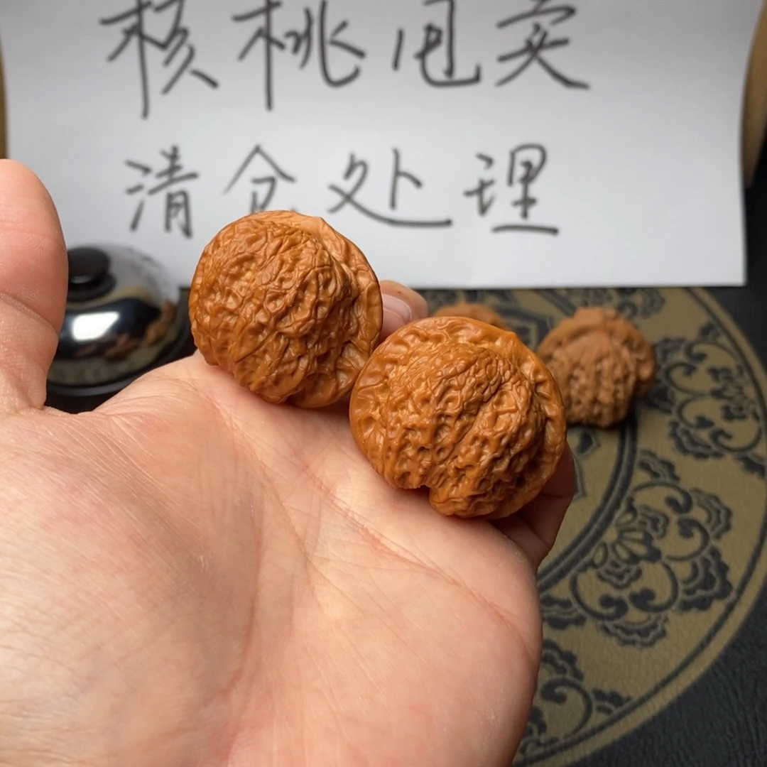 文玩核桃吊坠血麒麟38