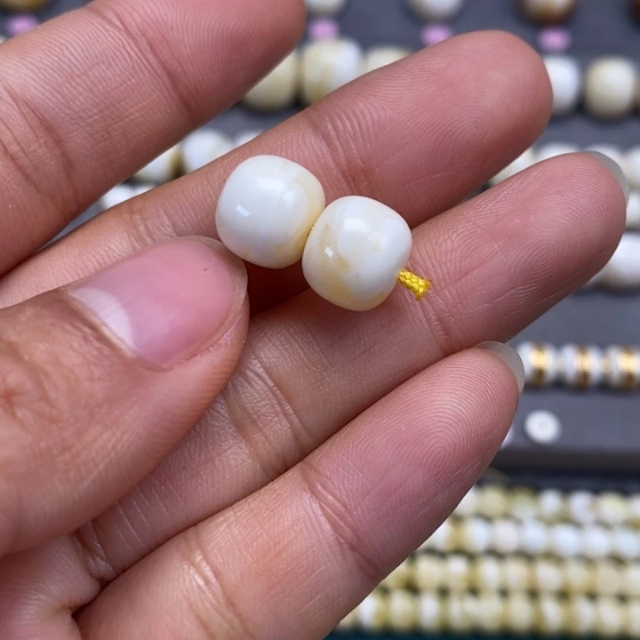 蜜蜡裸石未镶嵌l****l老型