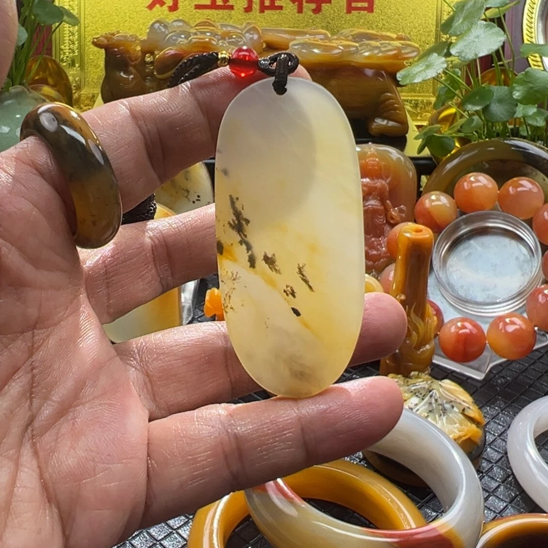 石英质玉未镶嵌颈饰