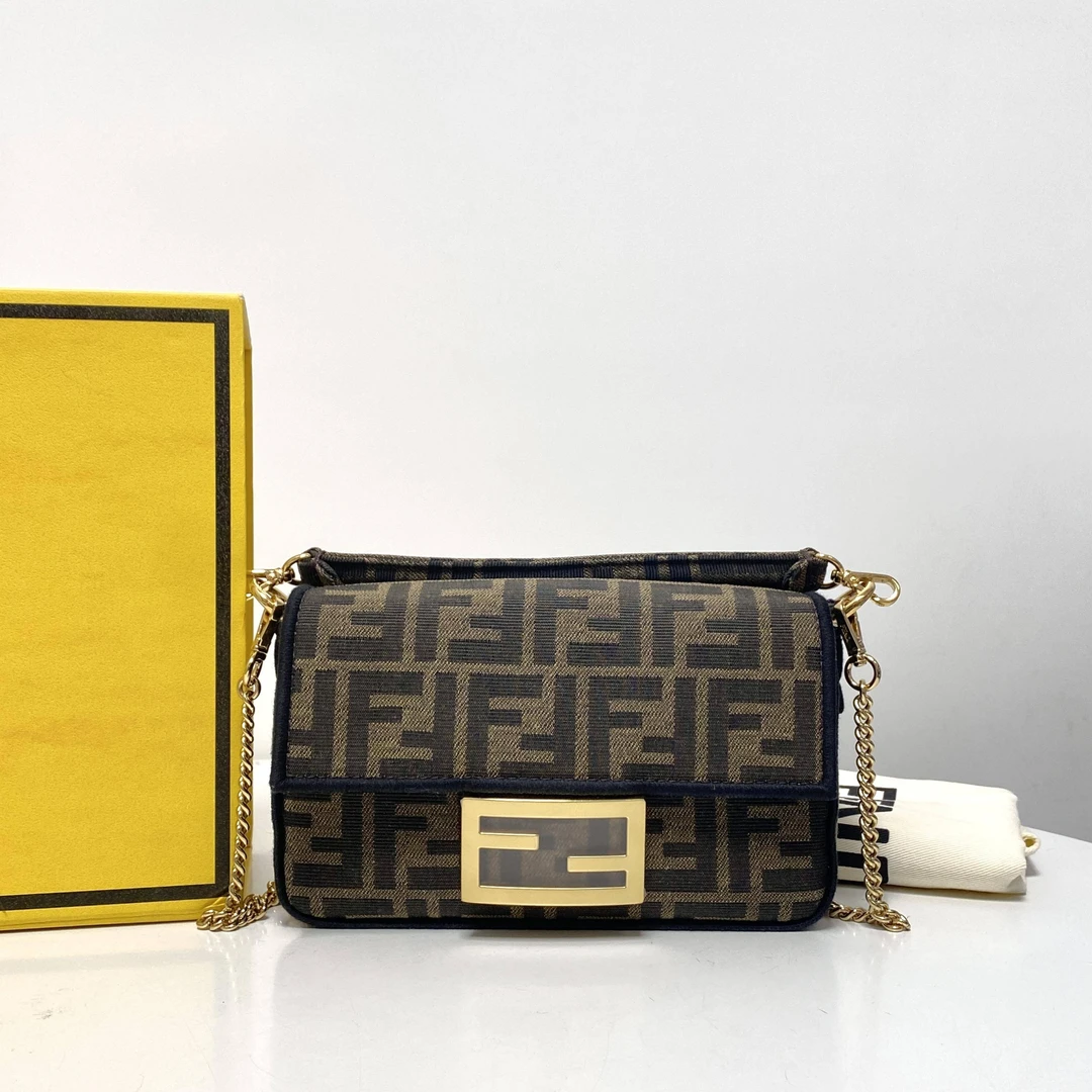 胖虎佳佳/芬迪/95新/公价0/箱包/斜挎包/312502220018