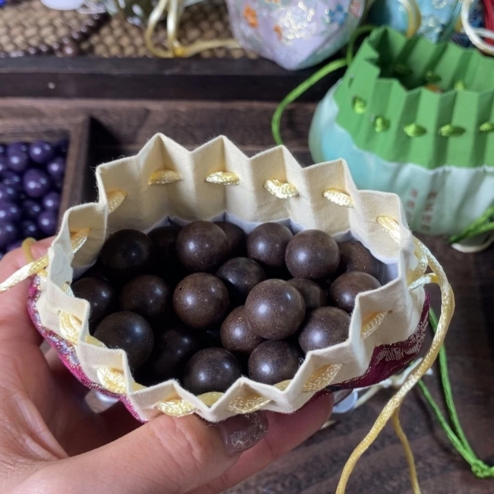 泥塑鹅梨帐中香1.5瑕疵珠香包约50克