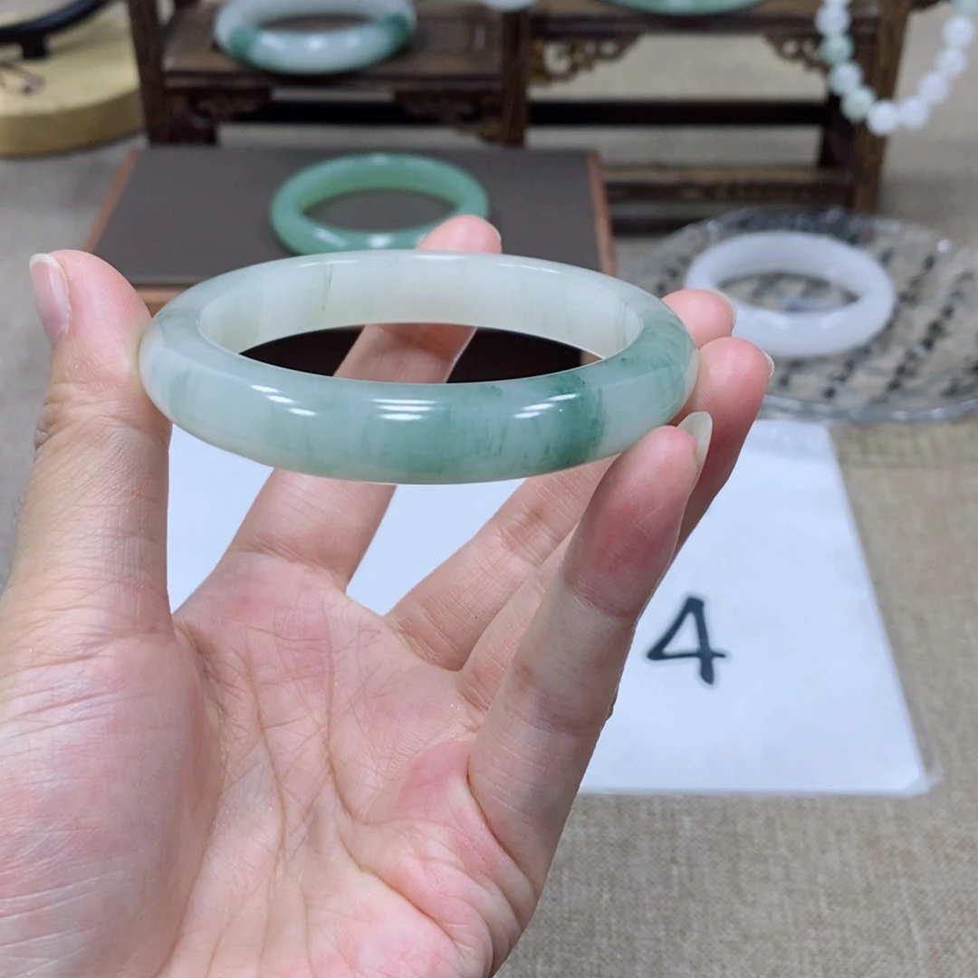 史***比未镶嵌手镯石英质玉