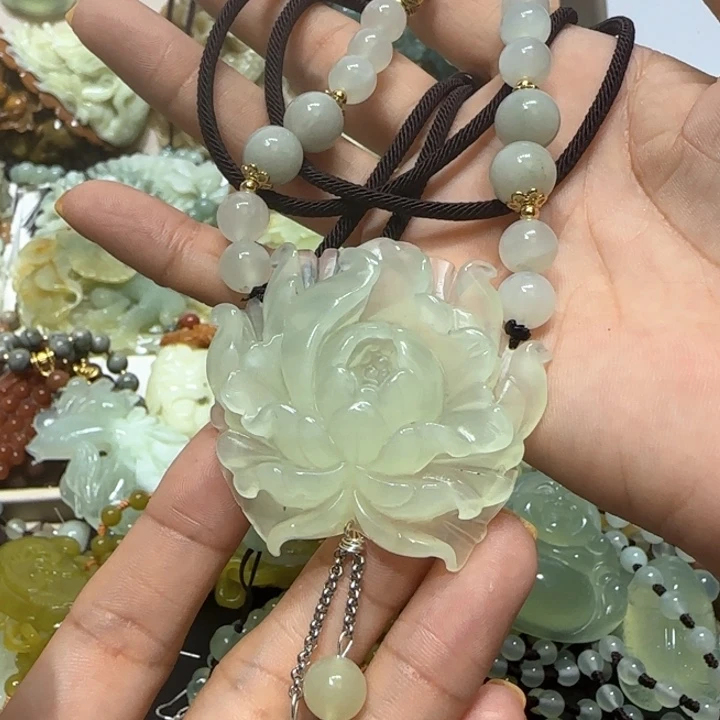 蛇纹石玉未镶嵌吊坠