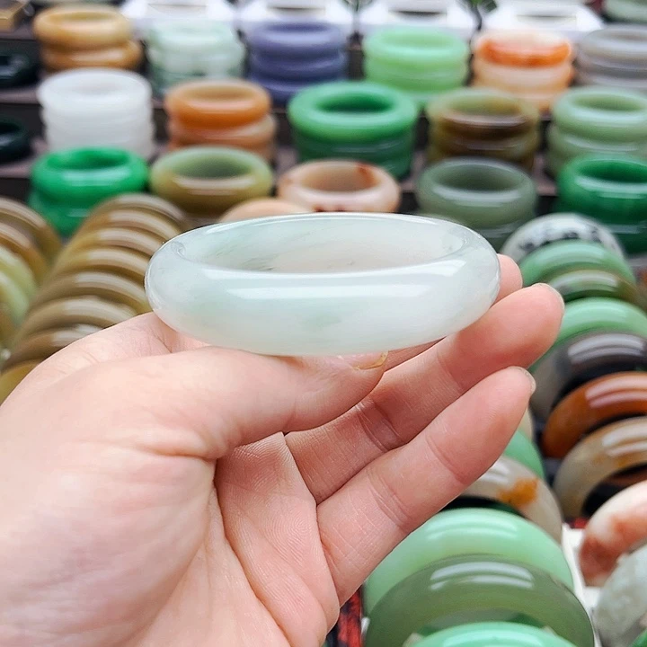 未镶嵌手镯（圆镯）石英质玉