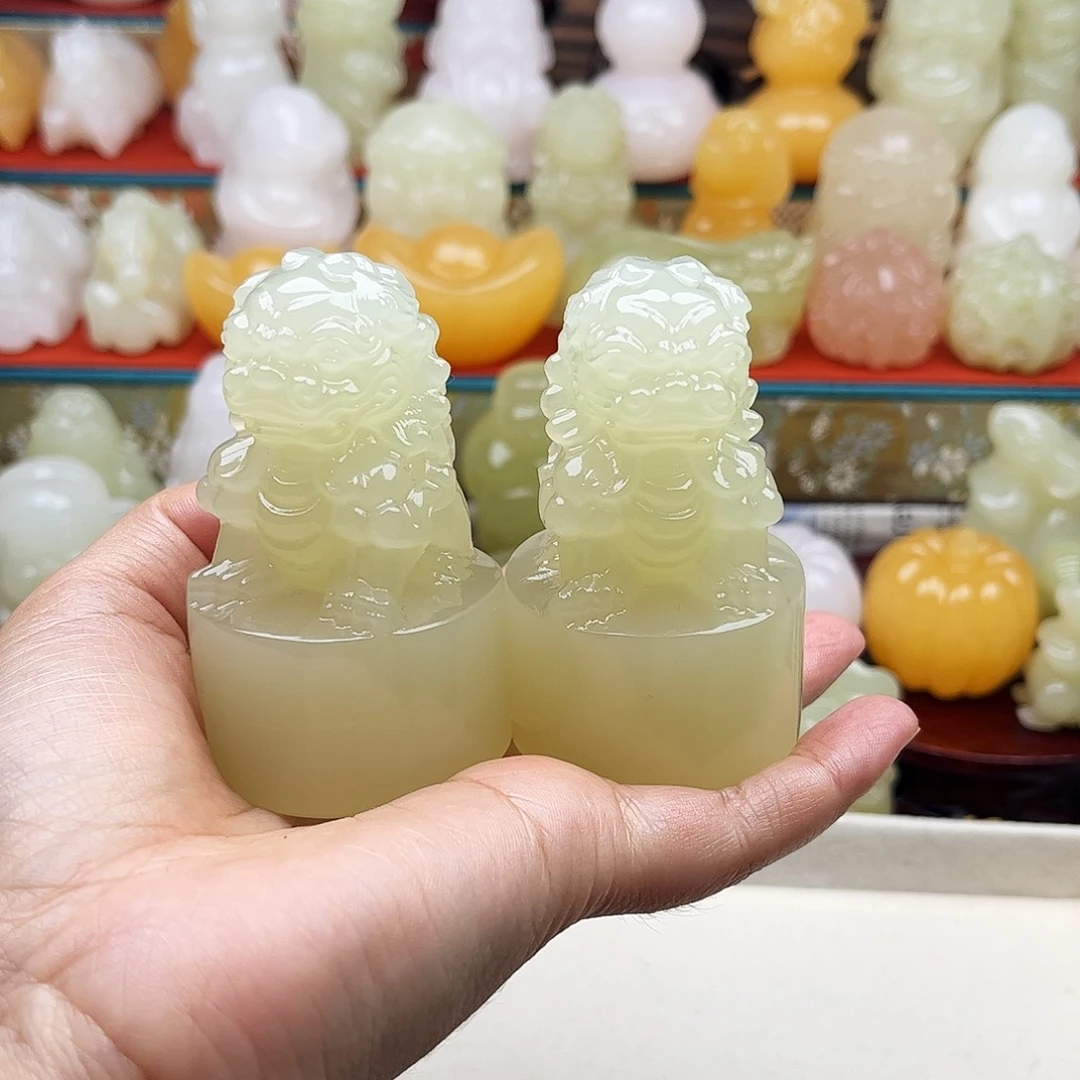 亚***@石材狮子手把摆件