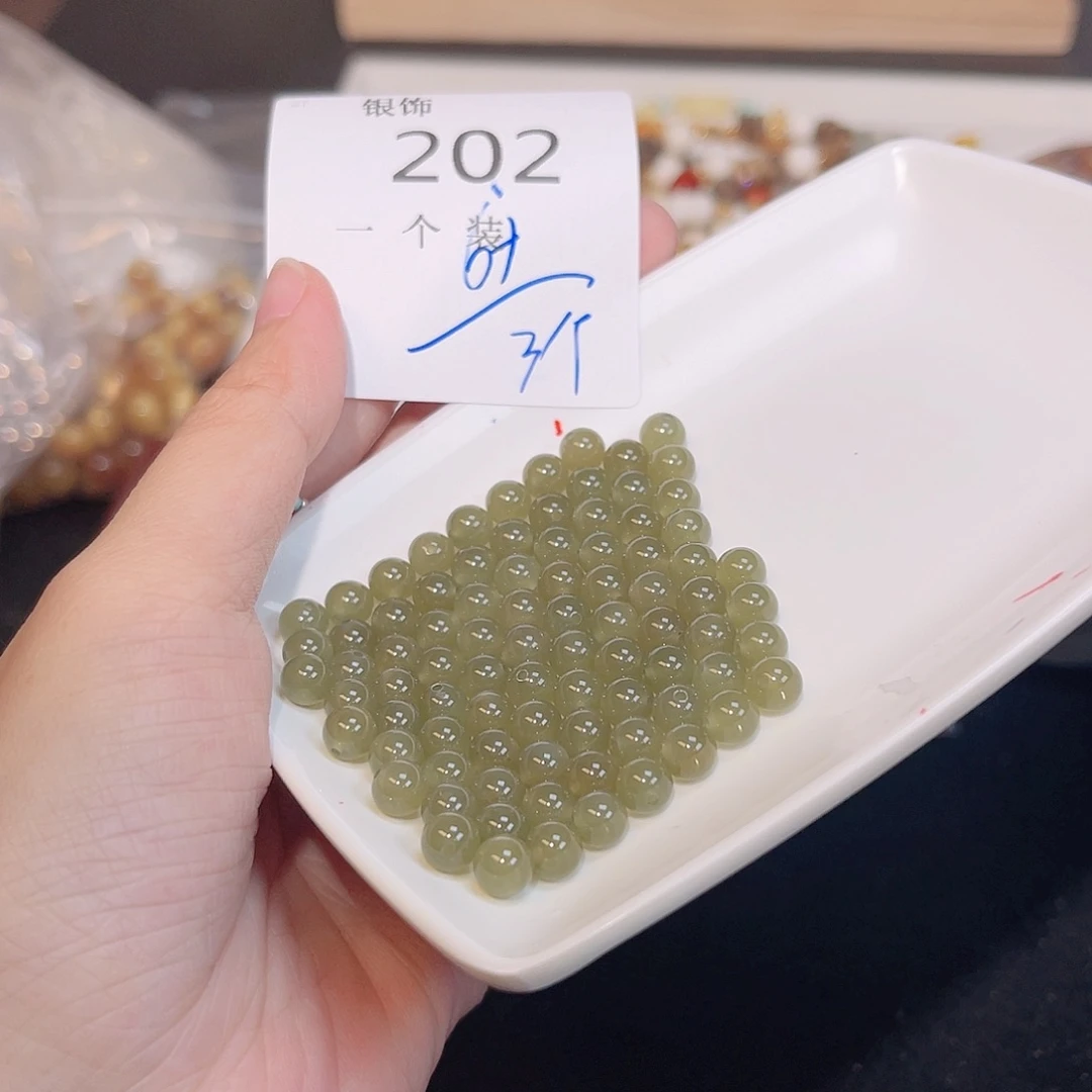 未镶嵌珠宝半成品水晶202 。
