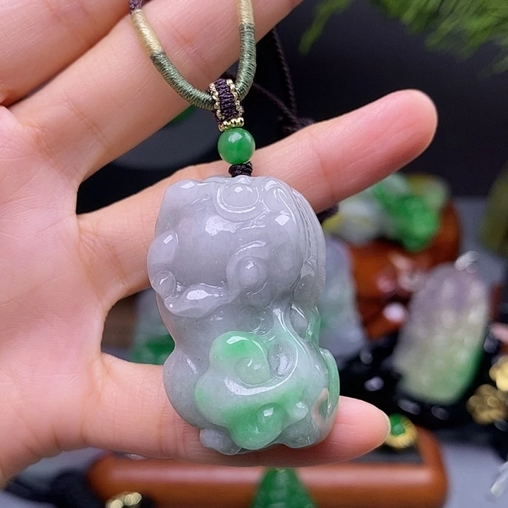 翡翠未镶嵌吊坠(赠链)