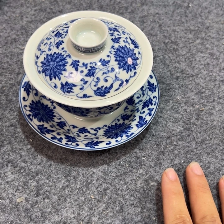 白青花缠枝莲元宝盖碗