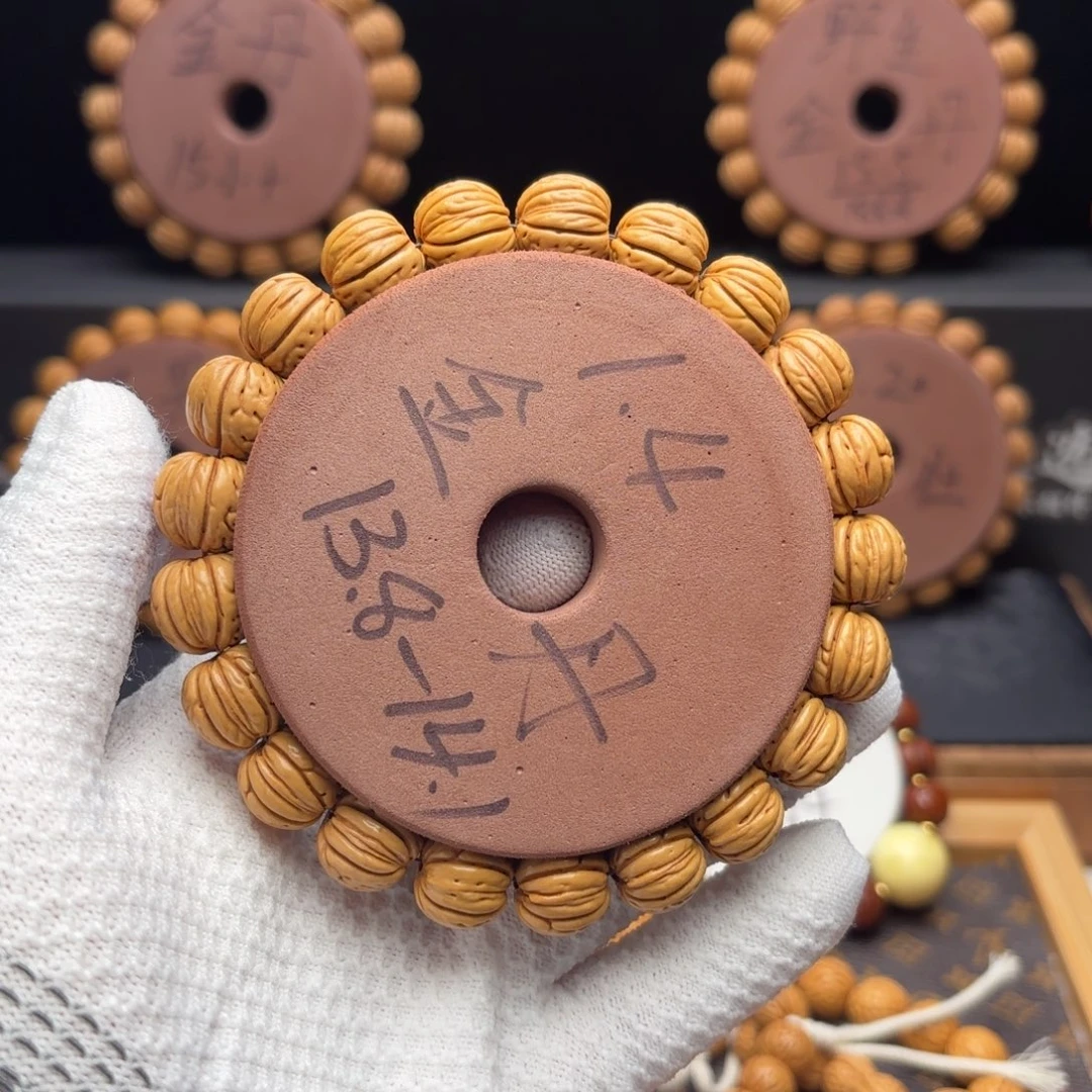 七***七桃核吊坠奶油金丹