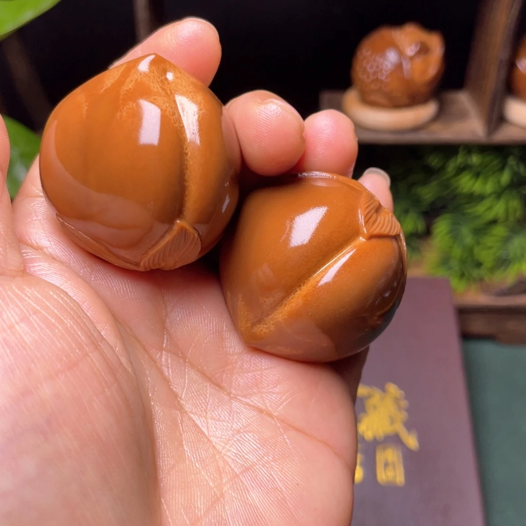 把件橄榄核寿桃37一对