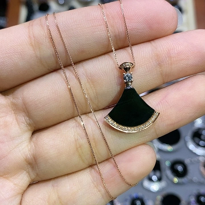 吊坠(赠链)18K金镶嵌翡翠小裙子