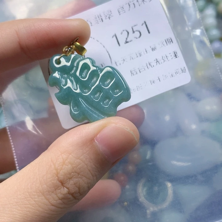 翡翠未镶嵌颈饰翡翠