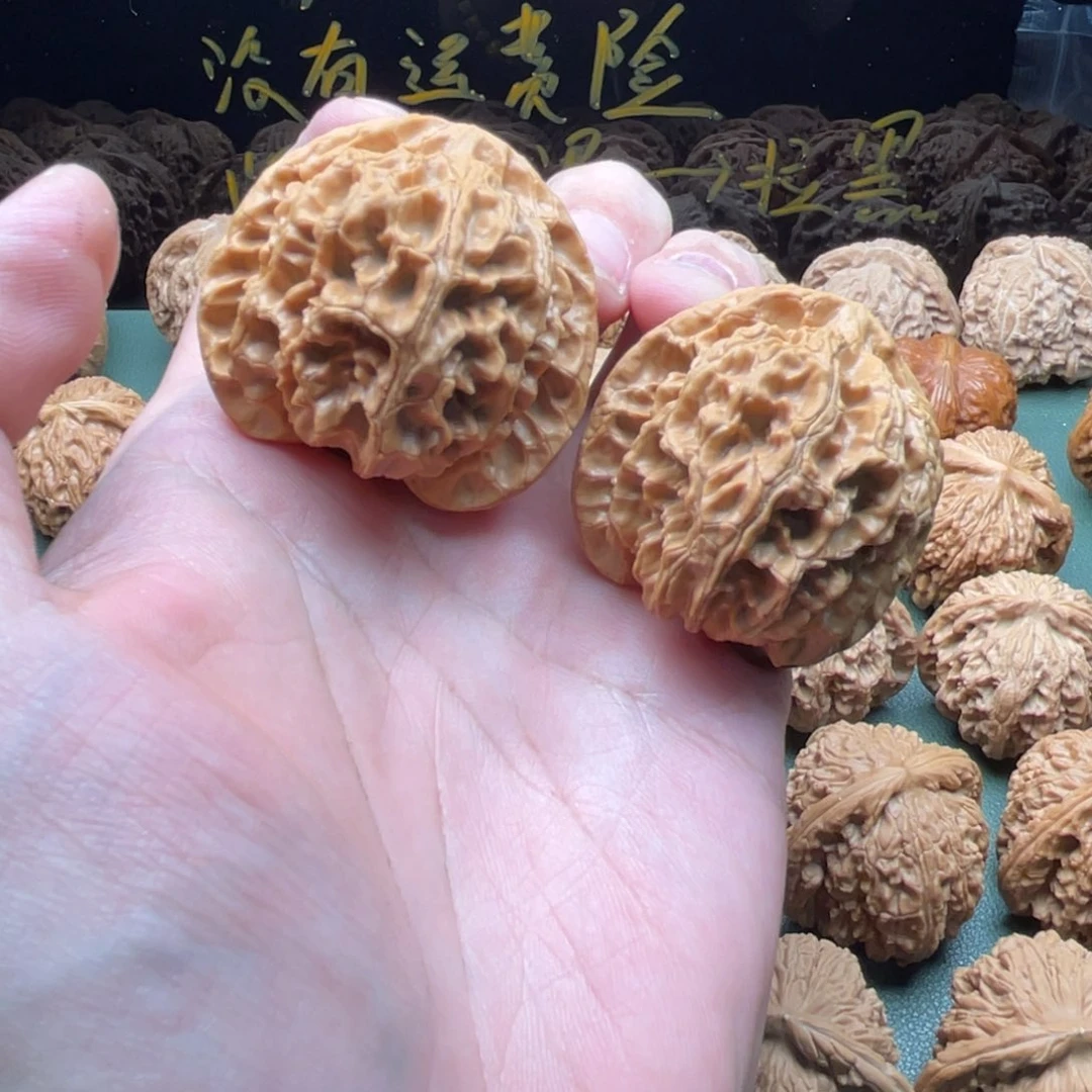 核桃把件将**忘43苹果园，已经打底