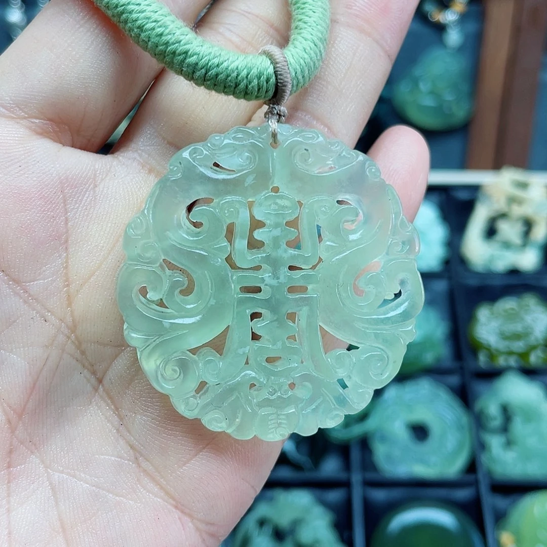 蛇纹石玉未镶嵌颈饰