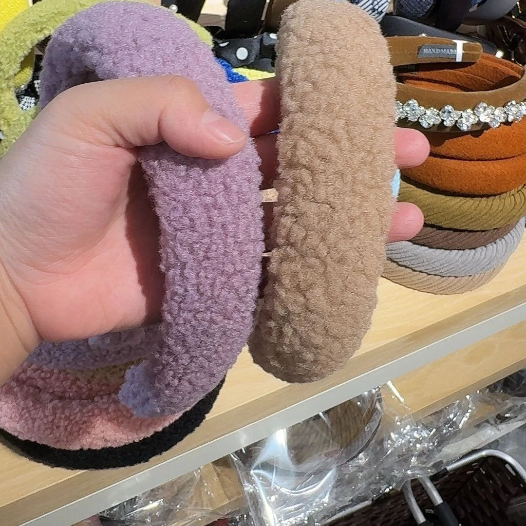 非金属两个羊羔毛发箍